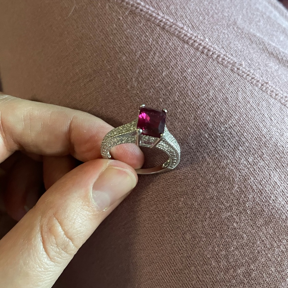 Beautiful Ruby ring (Sz 8) - Picture 4 of 8